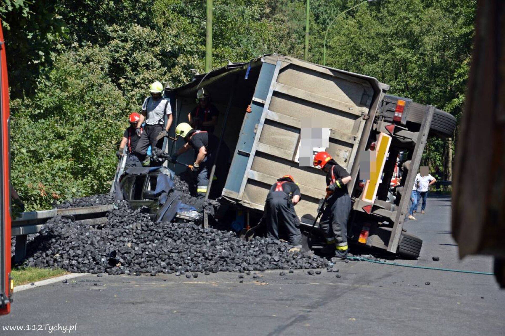 Ciężarówka Z Węglem Przewróciła Się Na Samochód. Nie Żyje Kobieta - Polska W Kontakt 24